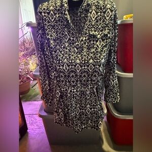 Women's Black and White Patterned Top 94